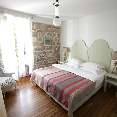Cunda Lena Hotel