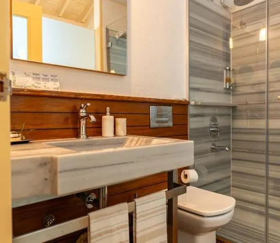 Cunda Lena ホテル